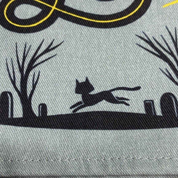 Hocus Pocus Halloween tea towel Grey/black/yellow witches cat Disney Hallmark - Picture 4 of 6